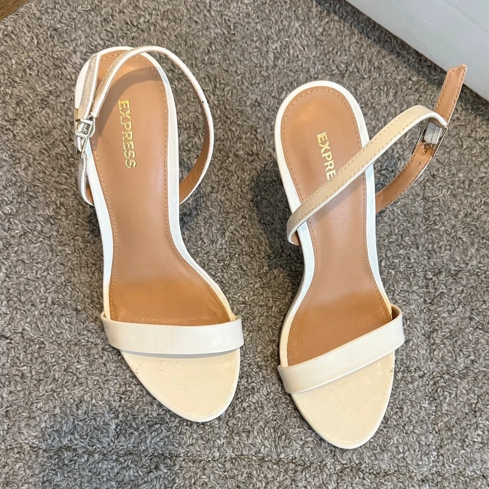 Express Women's Elegant white/‎ Cream Heels size 9